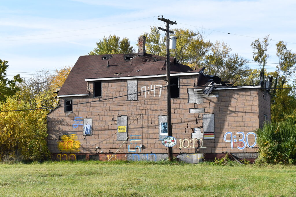 Image: A falling down house becomes a canvas. Photo courtesy of the author.